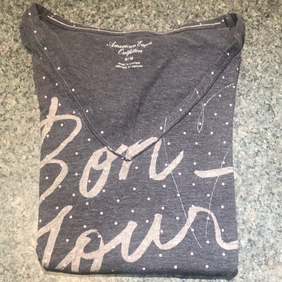 Grey V neck short sleeve American Eagle size Medium.  Pink polka dots.  Bon Jour - Picture 8 of 8